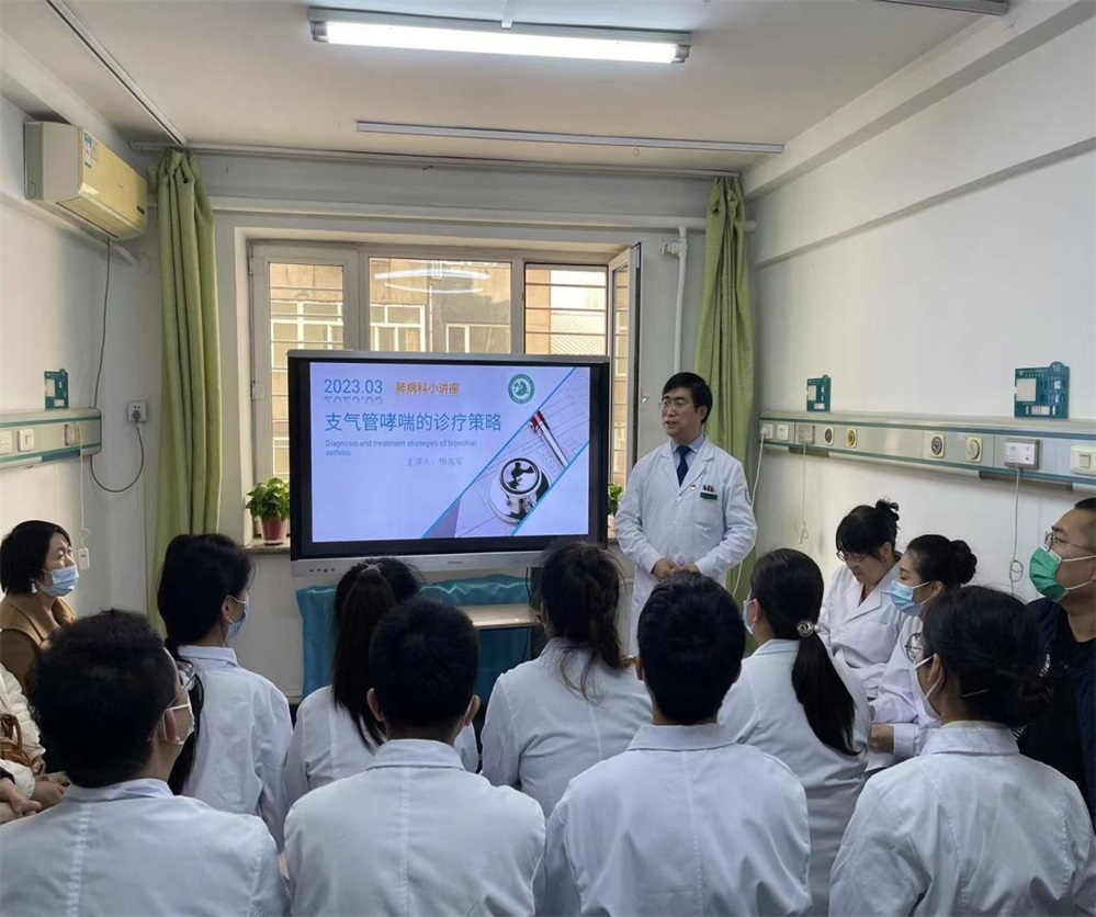 图片4 专家现场评估小讲课活动.jpg