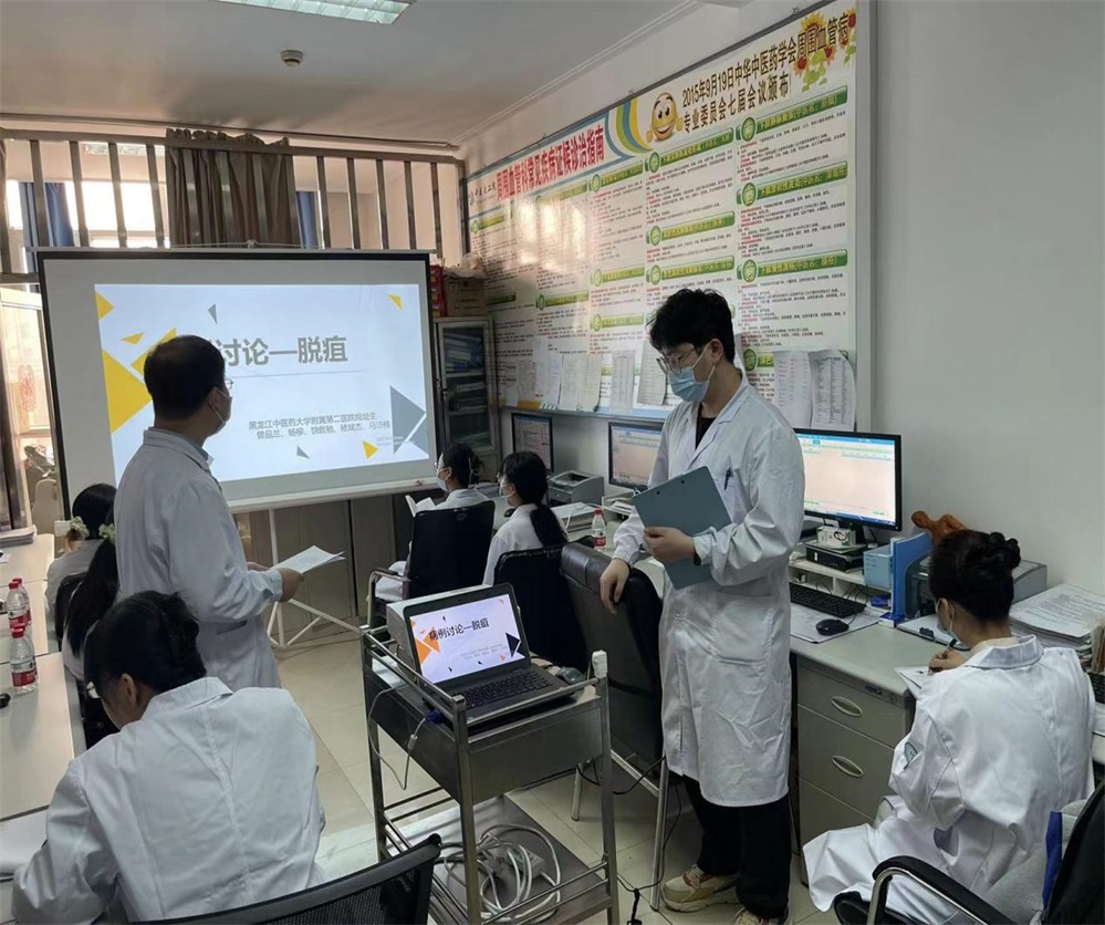 图片3 专家组现场评估病例讨论活动.jpg